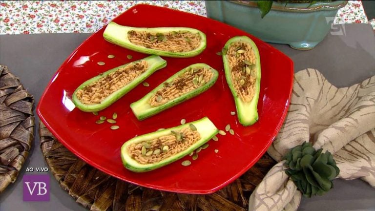 Abobrinha recheada e crocante