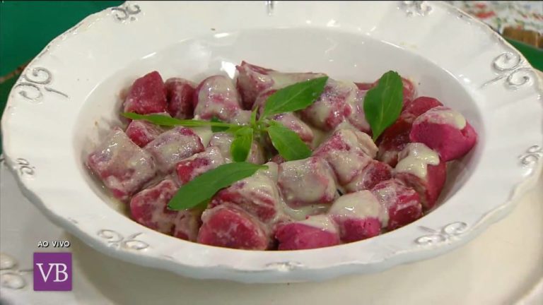 Nhoque de batata doce e beterraba