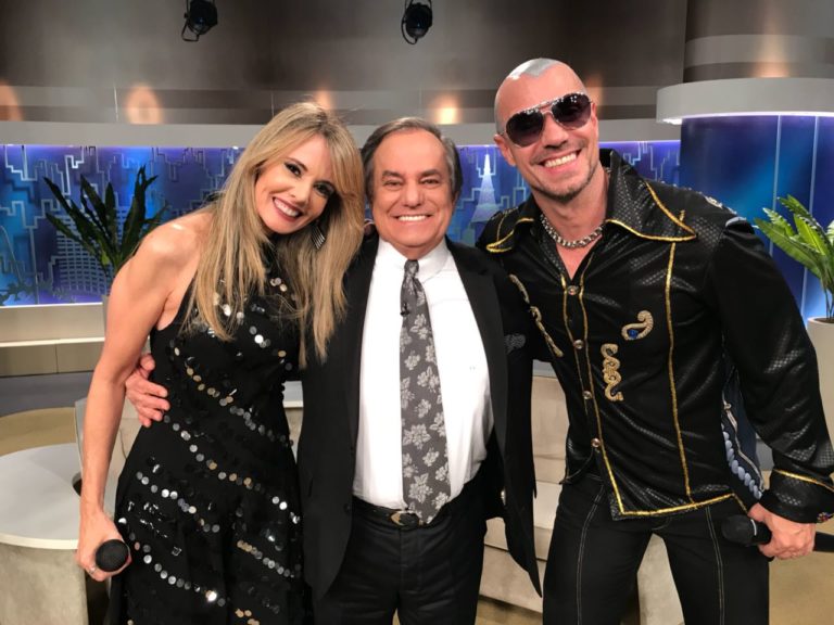 Banda Rod Hanna canta sucessos da discoteca