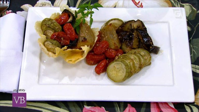 Crosta de parmesão e caponata italiana