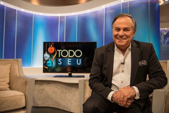 Amigos de Ronnie Von apresentam o “Todo Seu” na ausência do apresentador