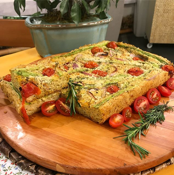 Focaccia de cenoura com mix de vegetais