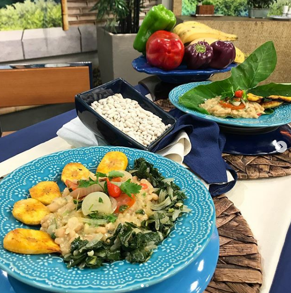 Tutu de feijão branco com a taioba refogada