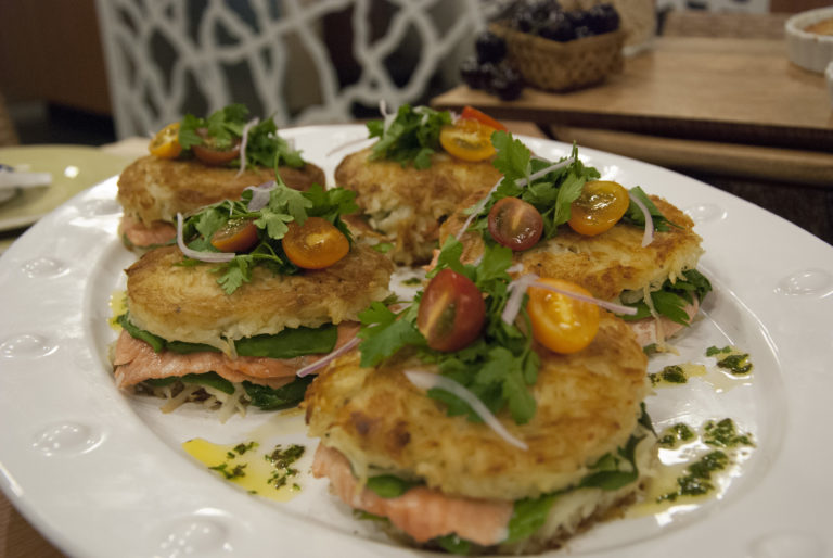 Batata rosti + clafouti de cereja e amoras