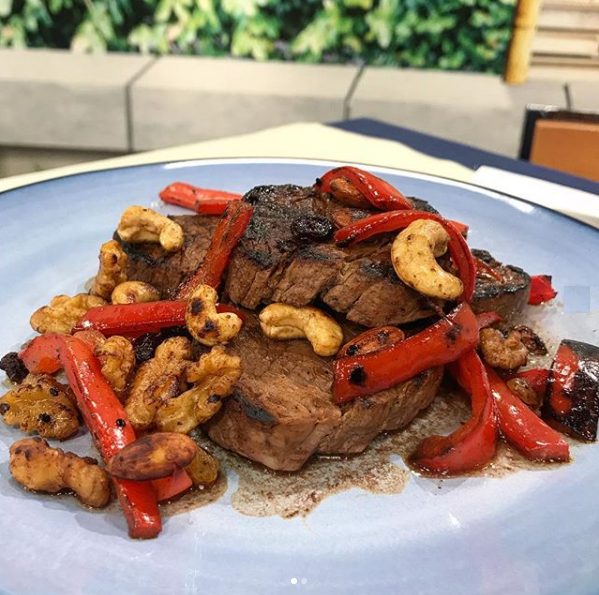 Filé mignon crocante e omelete de banana