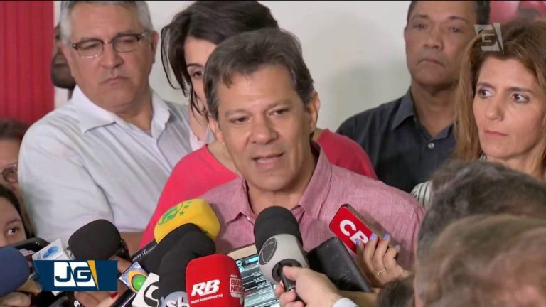 Em campanha, Haddad vai à missa na periferia