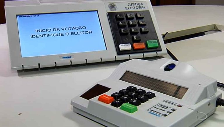 Como é o processo de votação e apuração