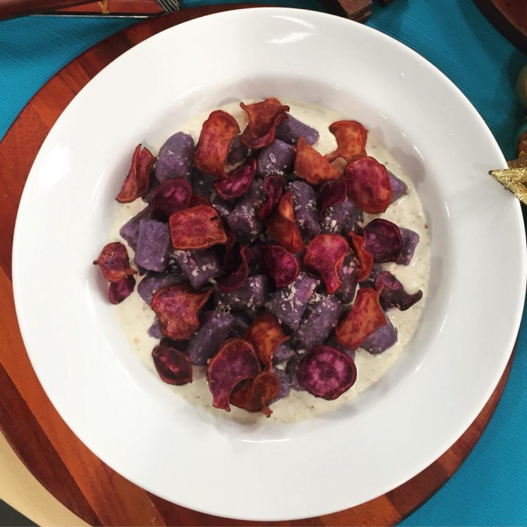 Gnocchi de batata doce roxa e gorgonzola