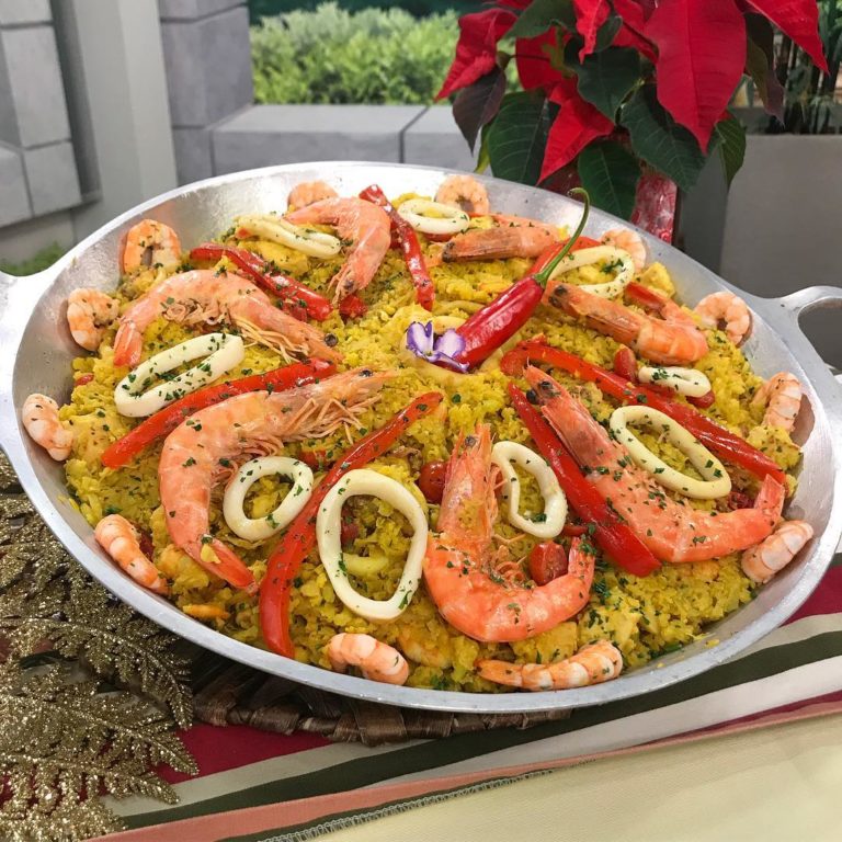 Paella de arroz de couve flor com frutos do mar