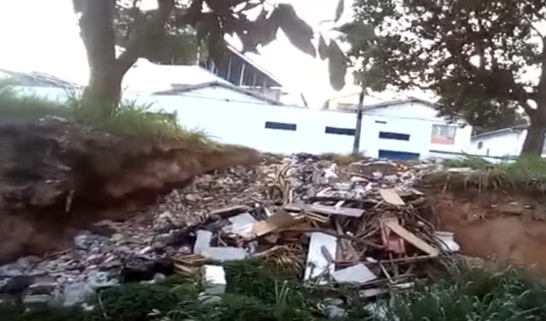 Morador reclama de descaso em córrego de SP