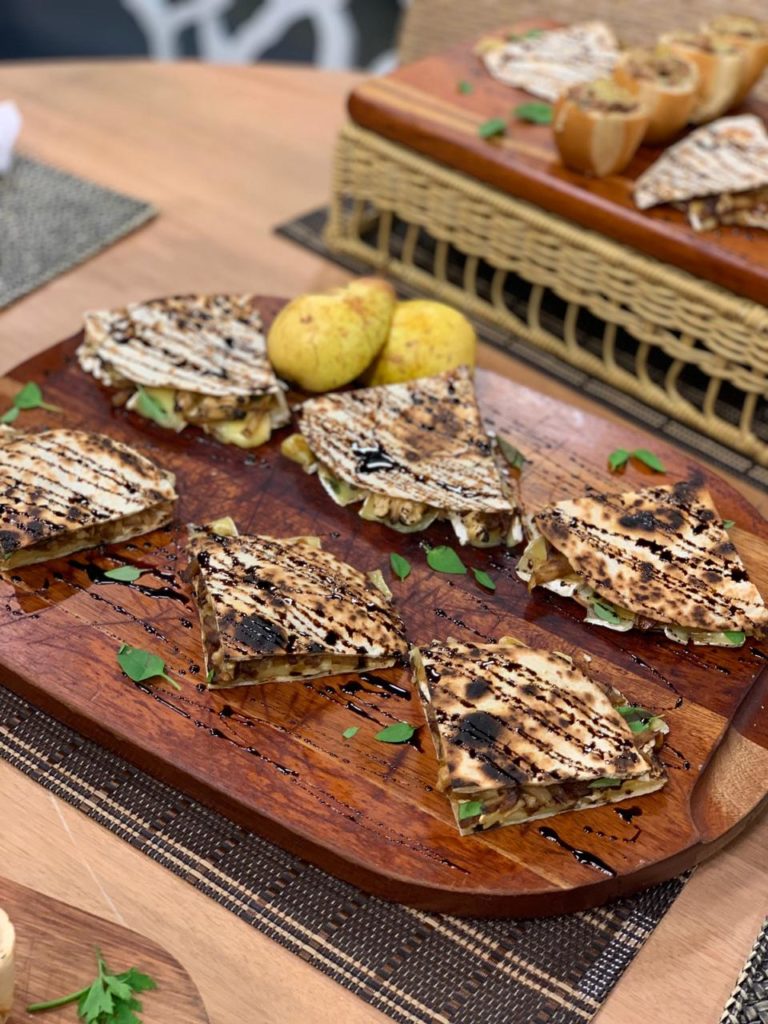 Duas ideias de lanches: Buraco quente + Sanduiche de Brie com Nozes