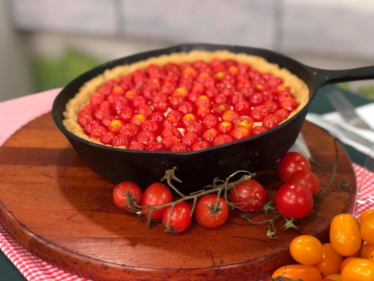 Torta de tomate com ricota de tofu e tomate
