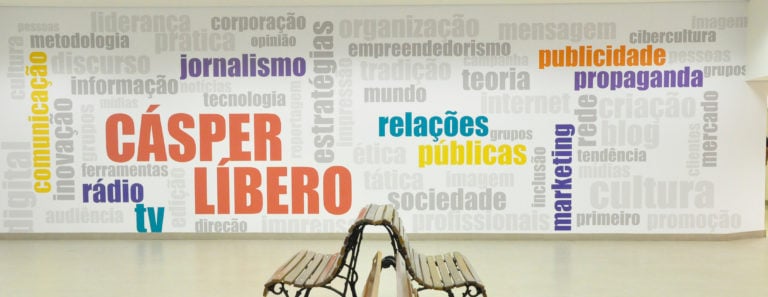 Imagem de capa representando o destaque: Ex-alunos da Faculdade Cásper Líbero compartilham experiências com vestibulandos e familiares