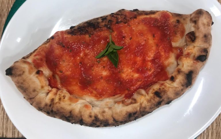 Calzone de presunto e cogumelos