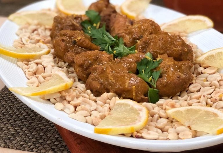 Frango ao molho de amendoim