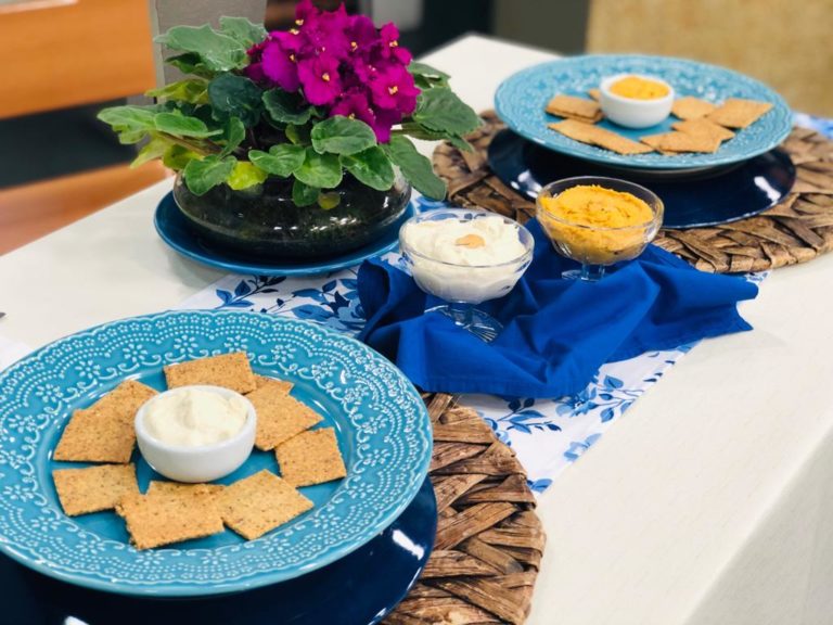 Cracker + Requeijão funcional + Patê proteico