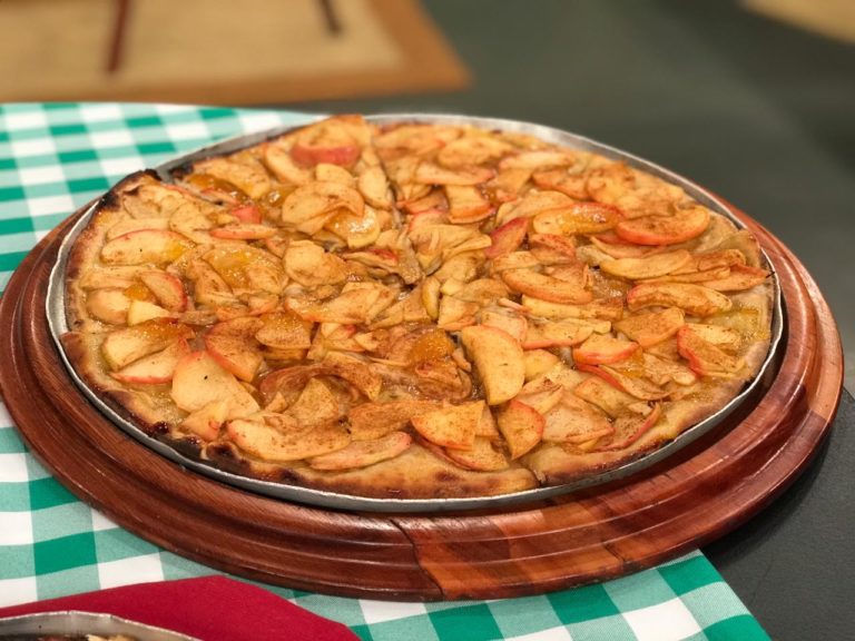 Pizza folhada de maçã