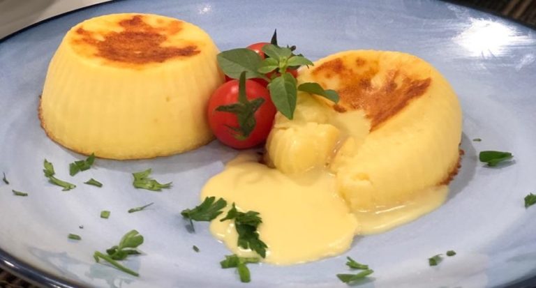 Petit Gateau de Queijo