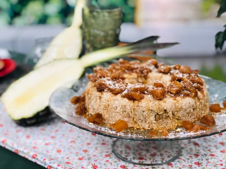 Pudim de tapioca com calda de abacaxi