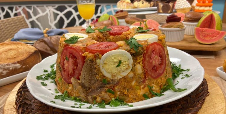 Cuscuz paulista e suflê de goiabada com requeijão cremoso