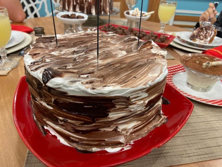 Bolo gelado marmorizado