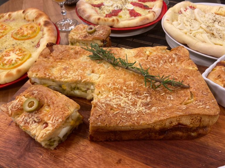 Torta portuguesa e scone com geleia de morango