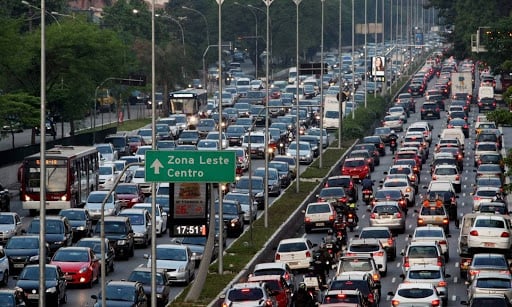 Imagem de capa representando o destaque: O rodízio municipal de veículos completa 30 anos