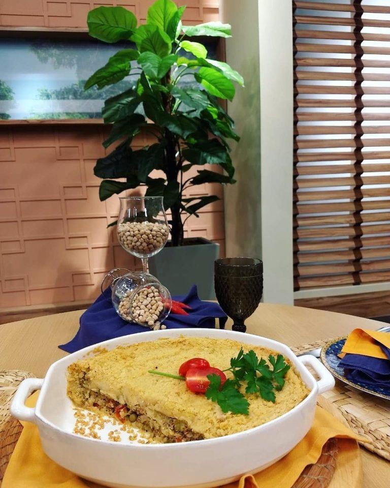 Empadão de grão de bico com recheio de atum