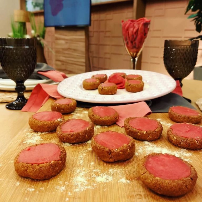 Cookies de fubá recheado com goiabada funcional