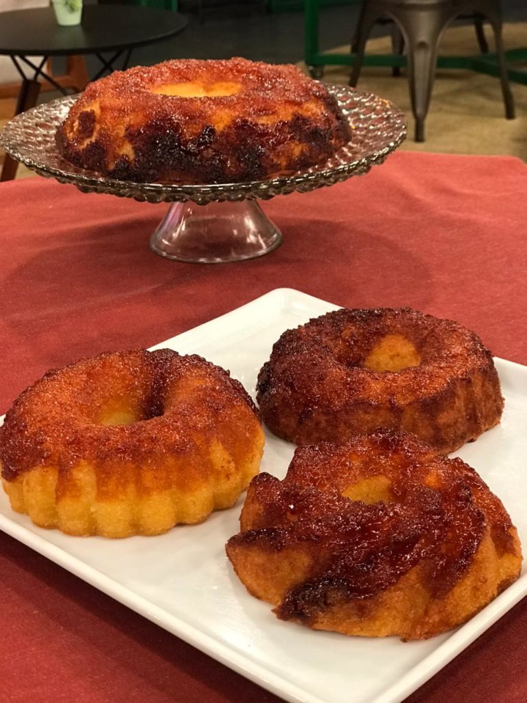 Bolo de mandioca caramelizado