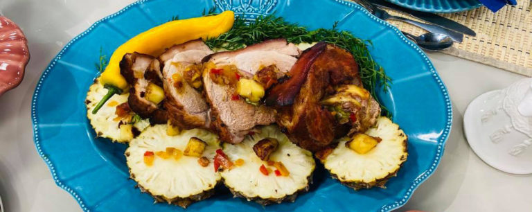 Pernil com recheio de queijo coalho e farofa natalina