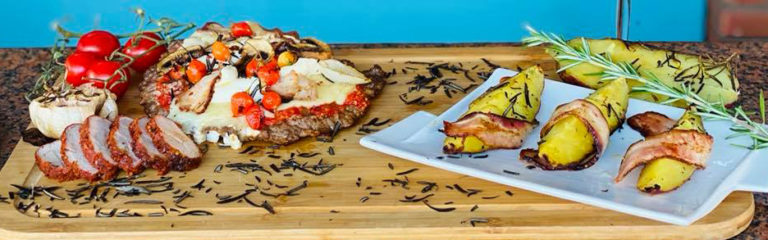 Pizza burger, batatinha agridoce e milkshake de morango com flocos crocantes