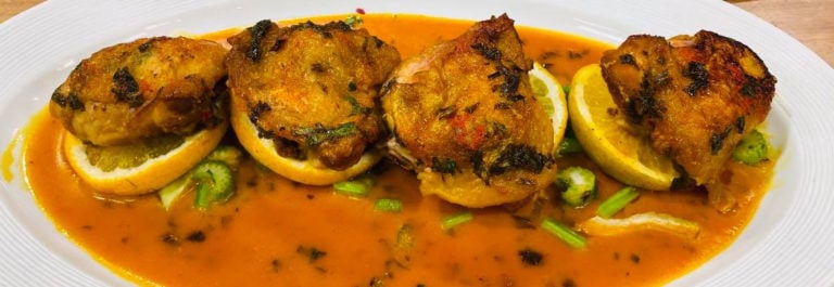 Salada de feijão fradinho e sobrecoxa com molho de laranja