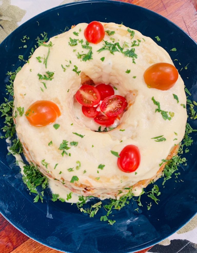 Arroz enformado com linguiça toscana