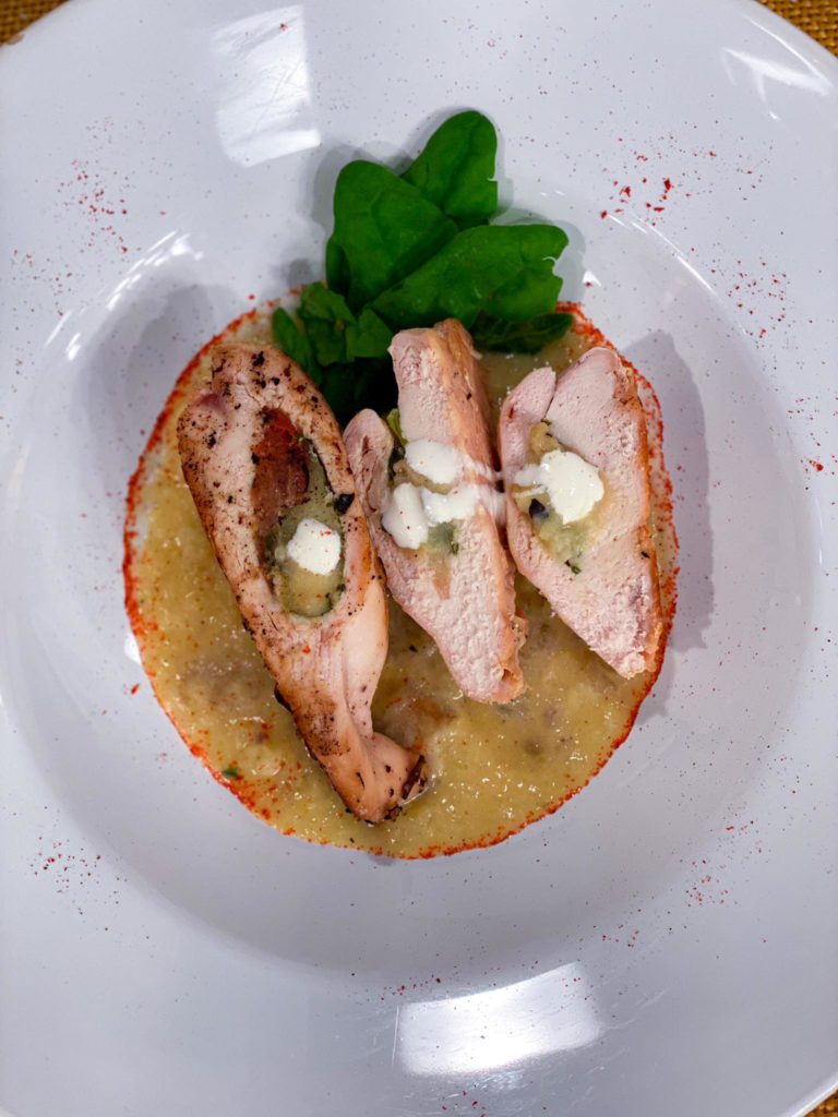 Supremo de frango recheado com espinafre