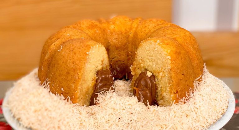 Bolo de doce de leite recheado