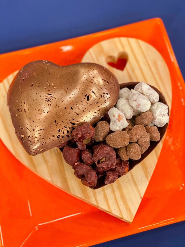 Pipoca caramelada banhada chocolate