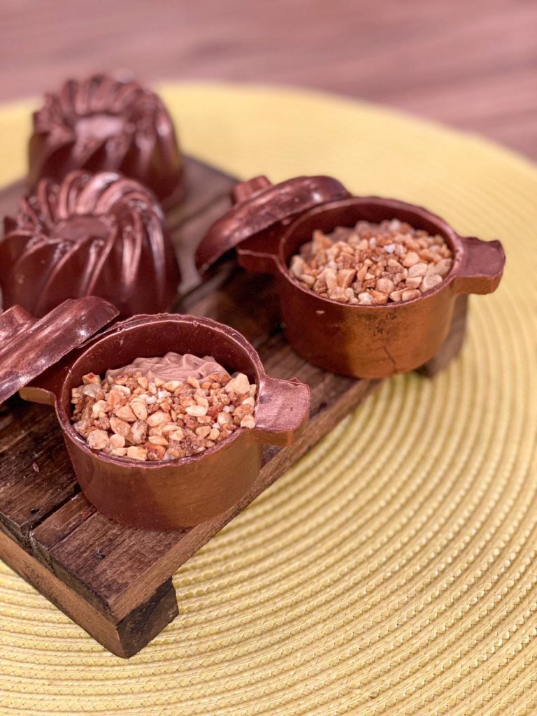 Mousse de chocolate com caramelo