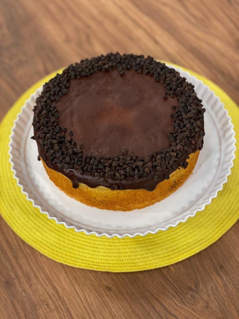 Bolo surpresa com creme de avelã