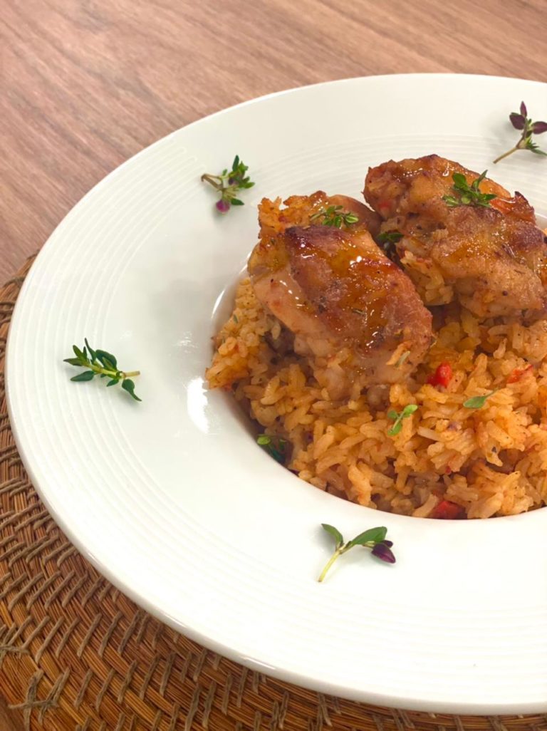 Sobrecoxa cozida no arroz