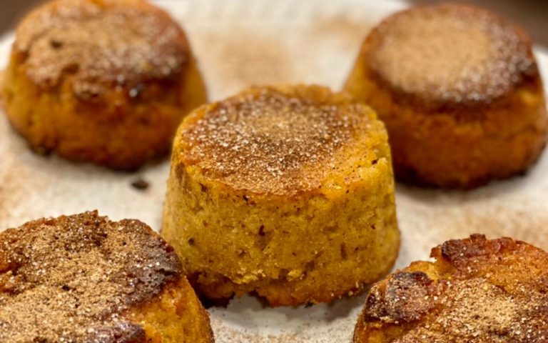 Bolinhos indianos de damasco com castanhas e especiarias