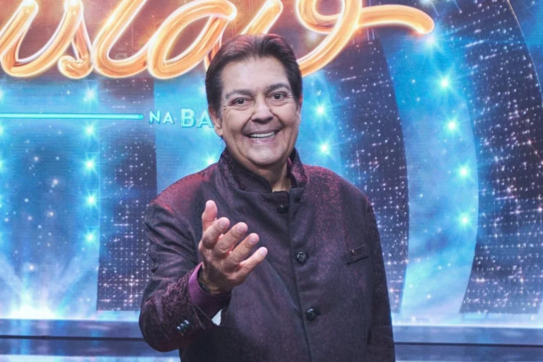 Faustão já faz a alegria da plateia com liquidificador e até pernil