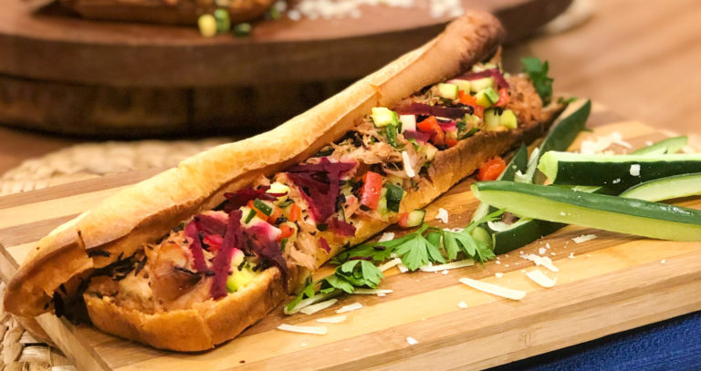 Sanduíche de Frango no Pão de Queijo