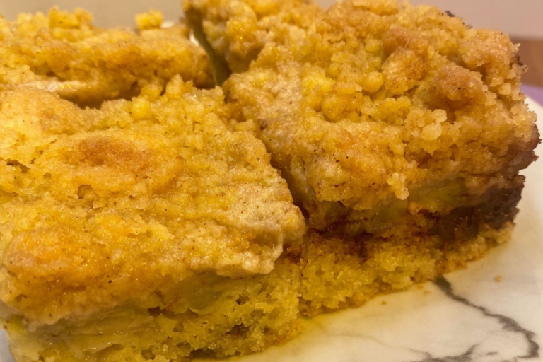 Cuca com banana e chocolate