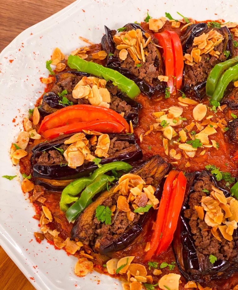 Berinjela recheada à moda síria