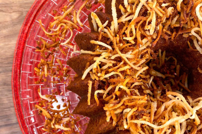 Bolo de ameixa com coco