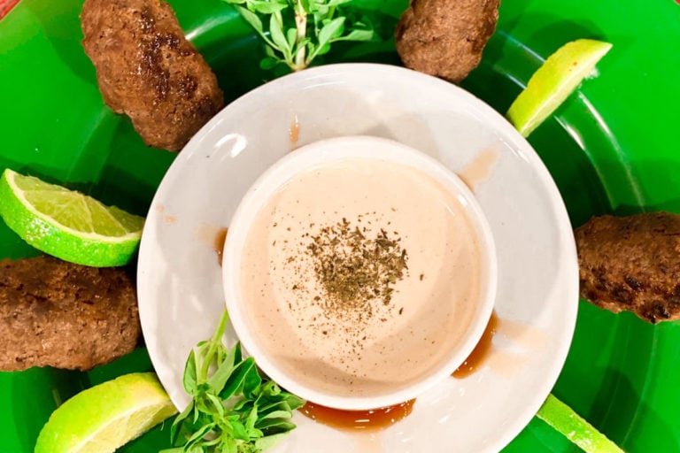 Kafta com molho de tahine