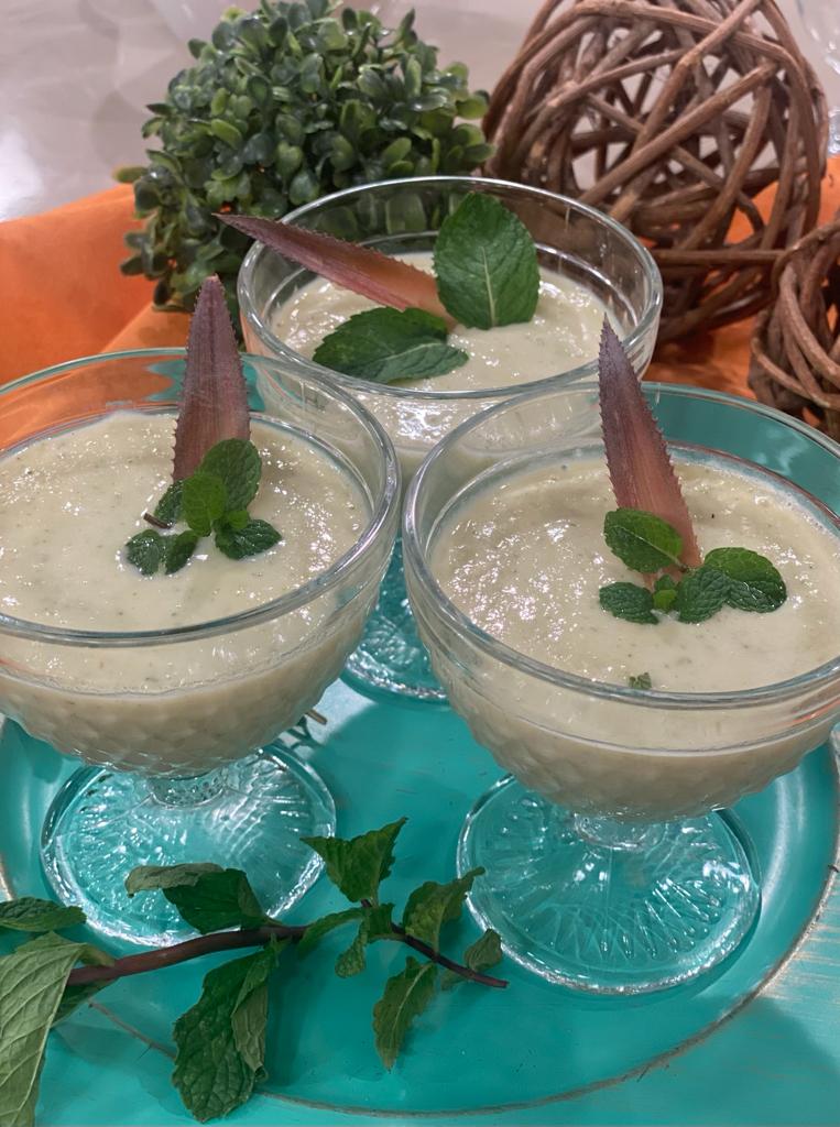 Mousse de abacaxi com hortelã