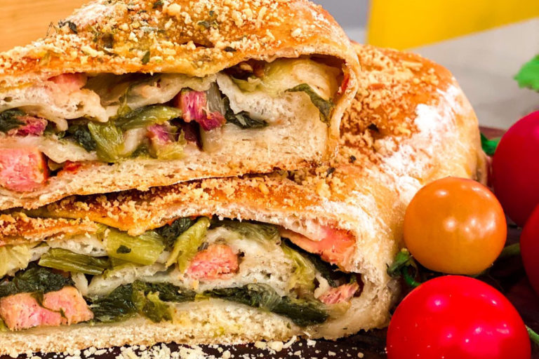 Calzone de escarola com bacon