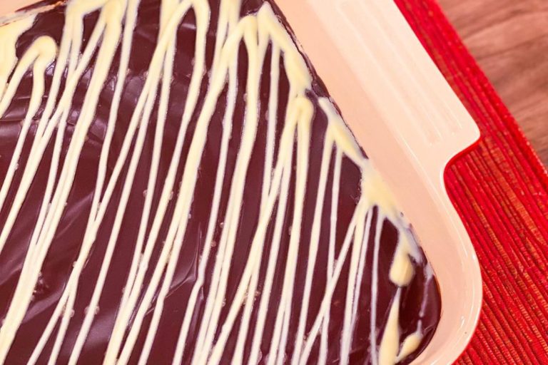 Pão de mel na travessa